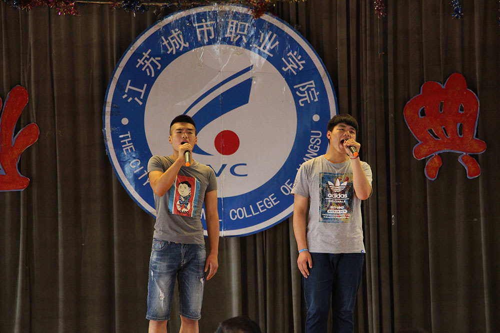 日出水了啊快点使劲动态图