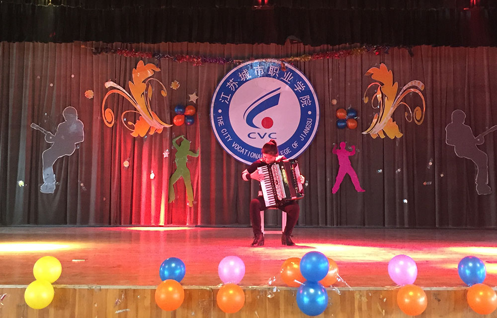 日出水了啊快点使劲动态图