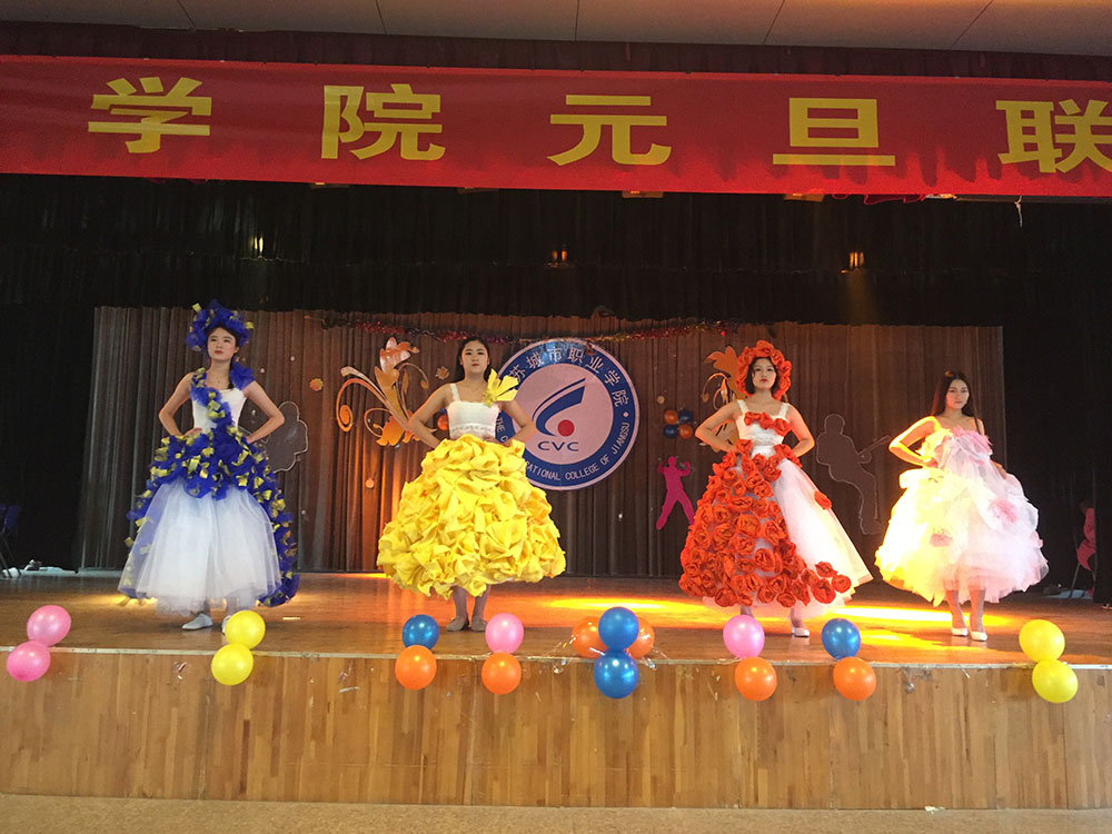 日出水了啊快点使劲动态图