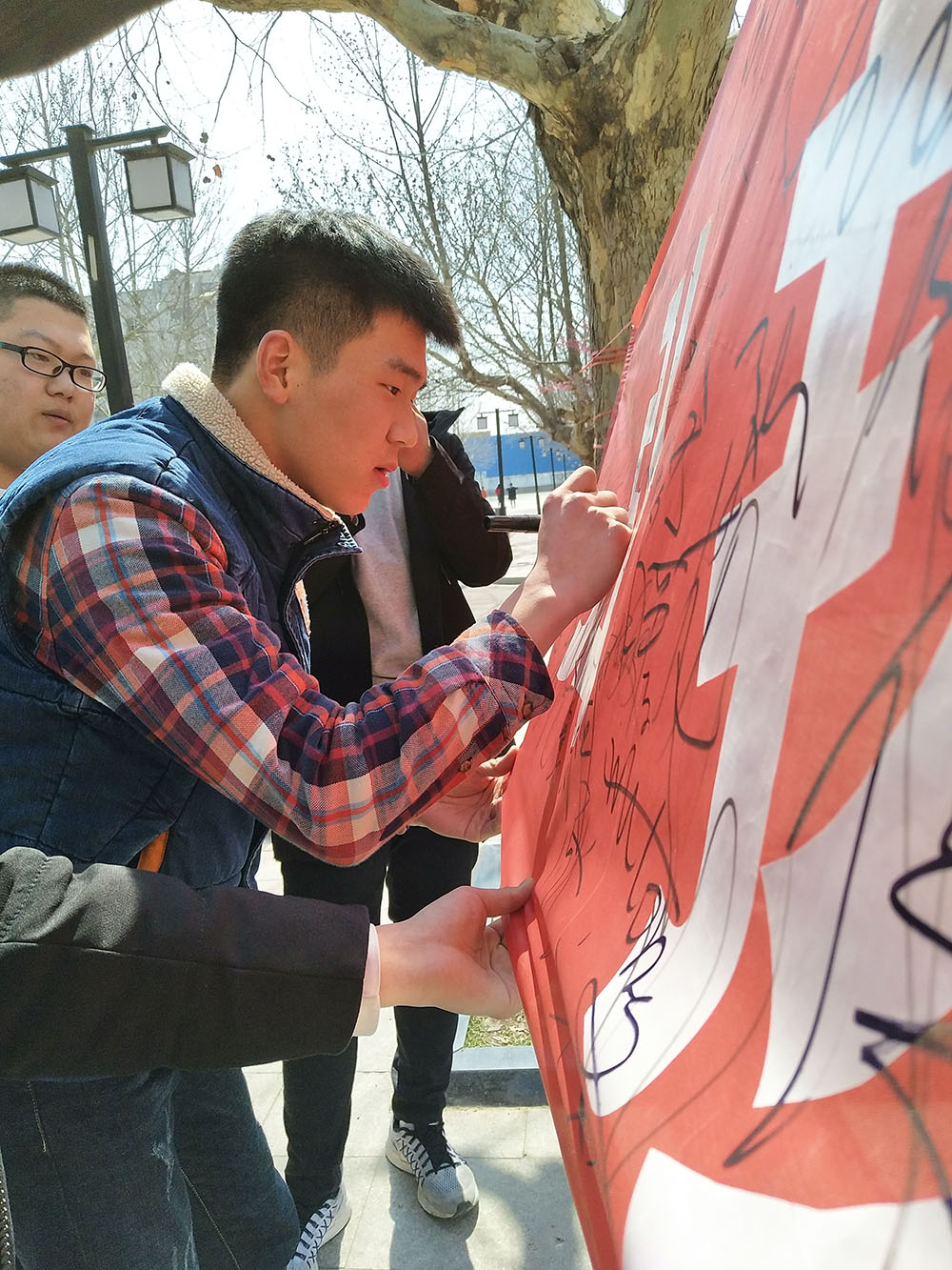 日出水了啊快点使劲动态图