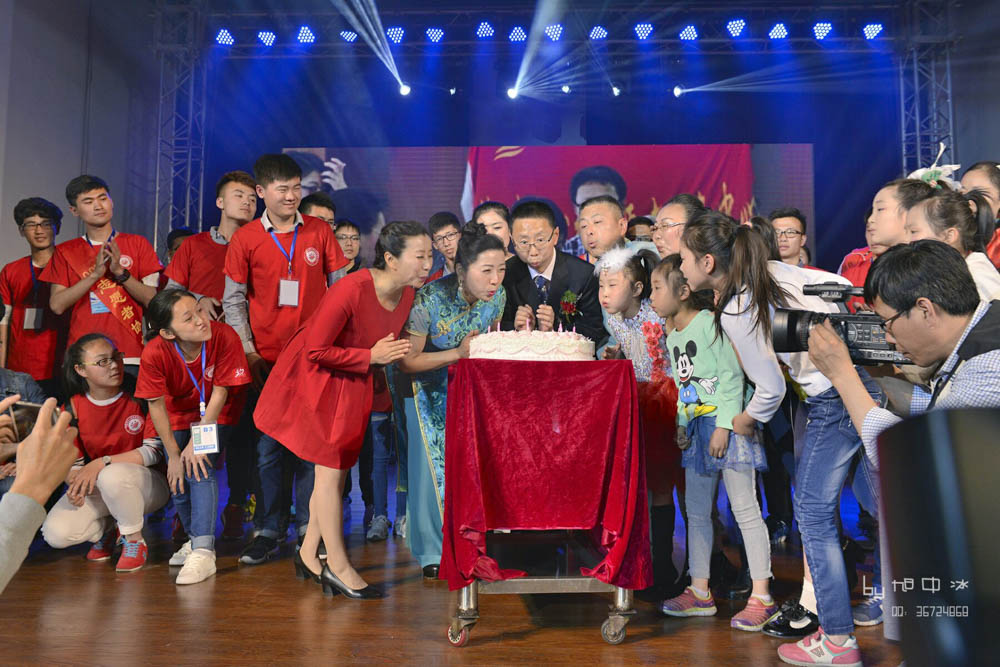 日出水了啊快点使劲动态图