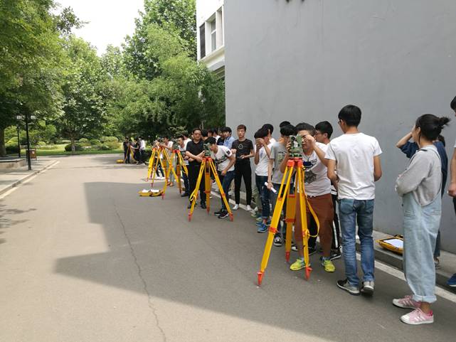 日出水了啊快点使劲动态图