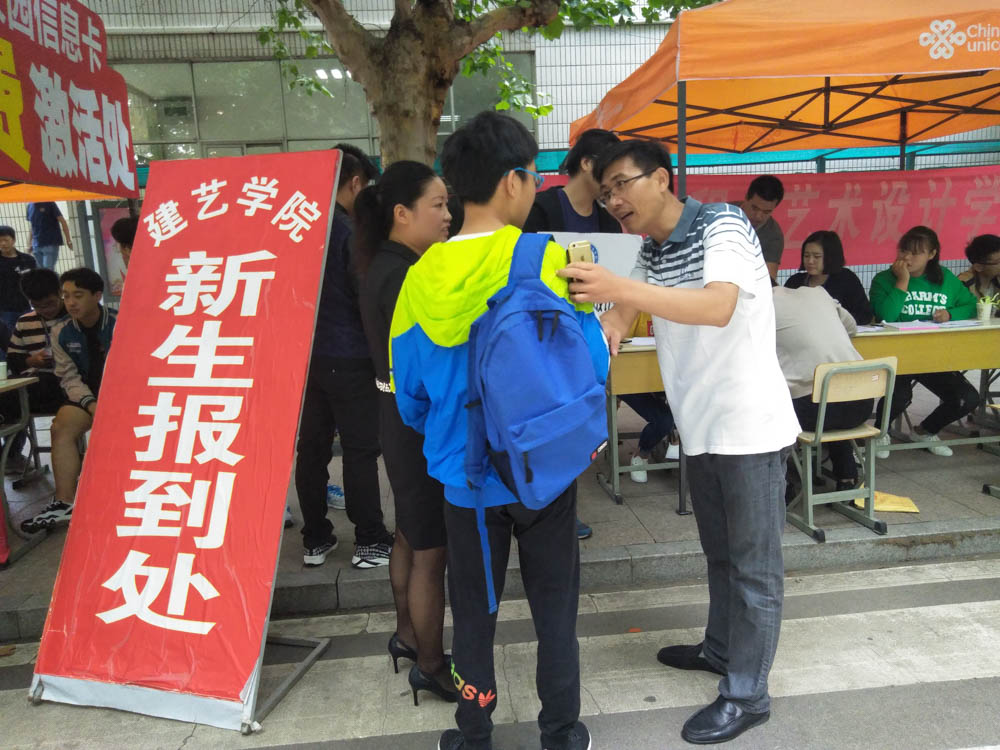 日出水了啊快点使劲动态图