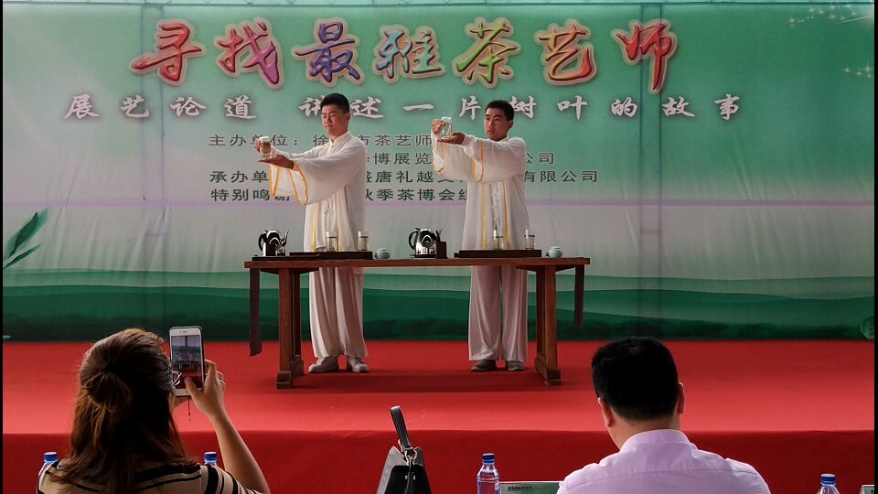 日出水了啊快点使劲动态图