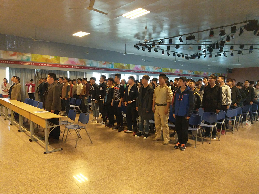 日出水了啊快点使劲动态图