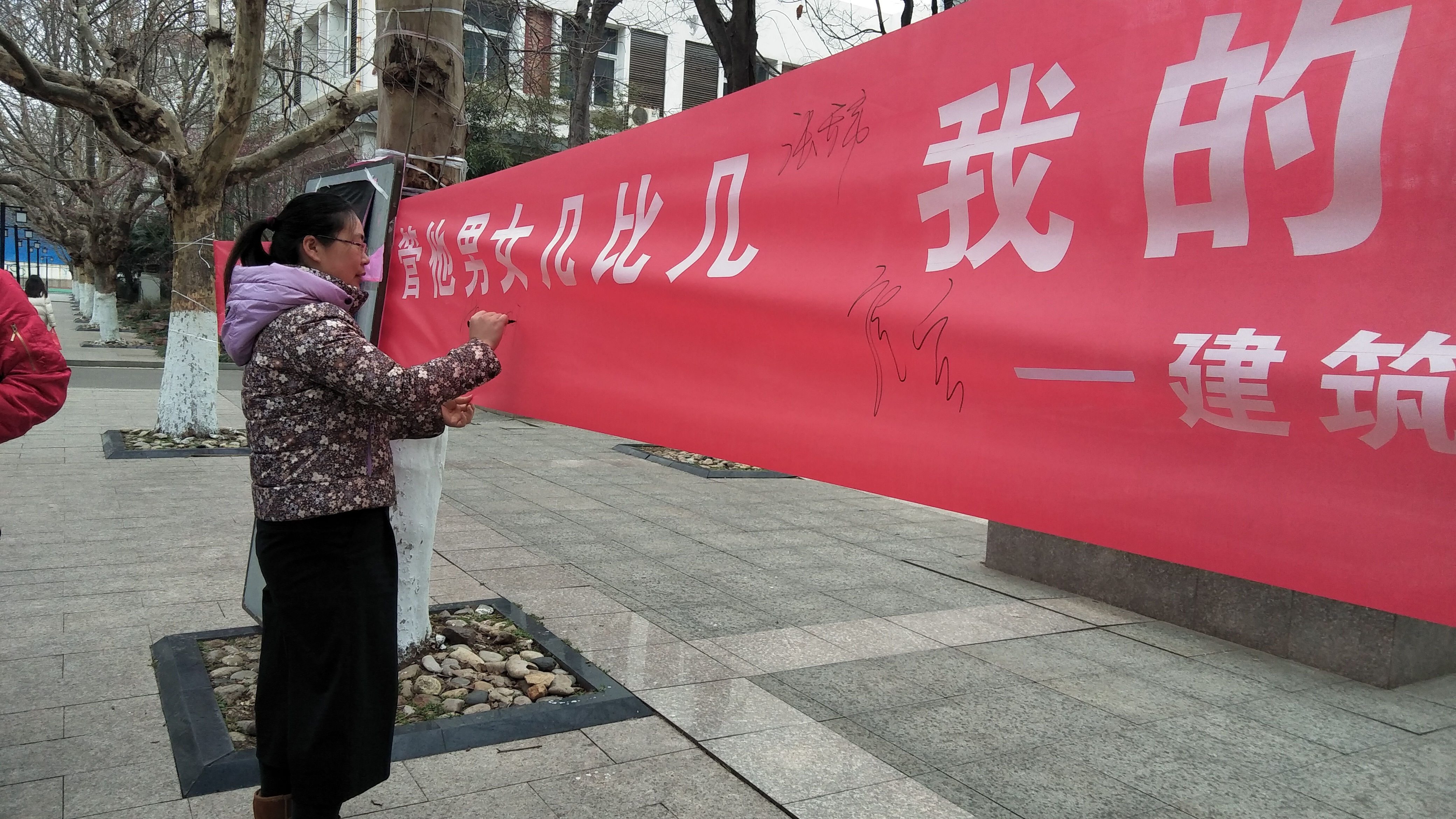 日出水了啊快点使劲动态图