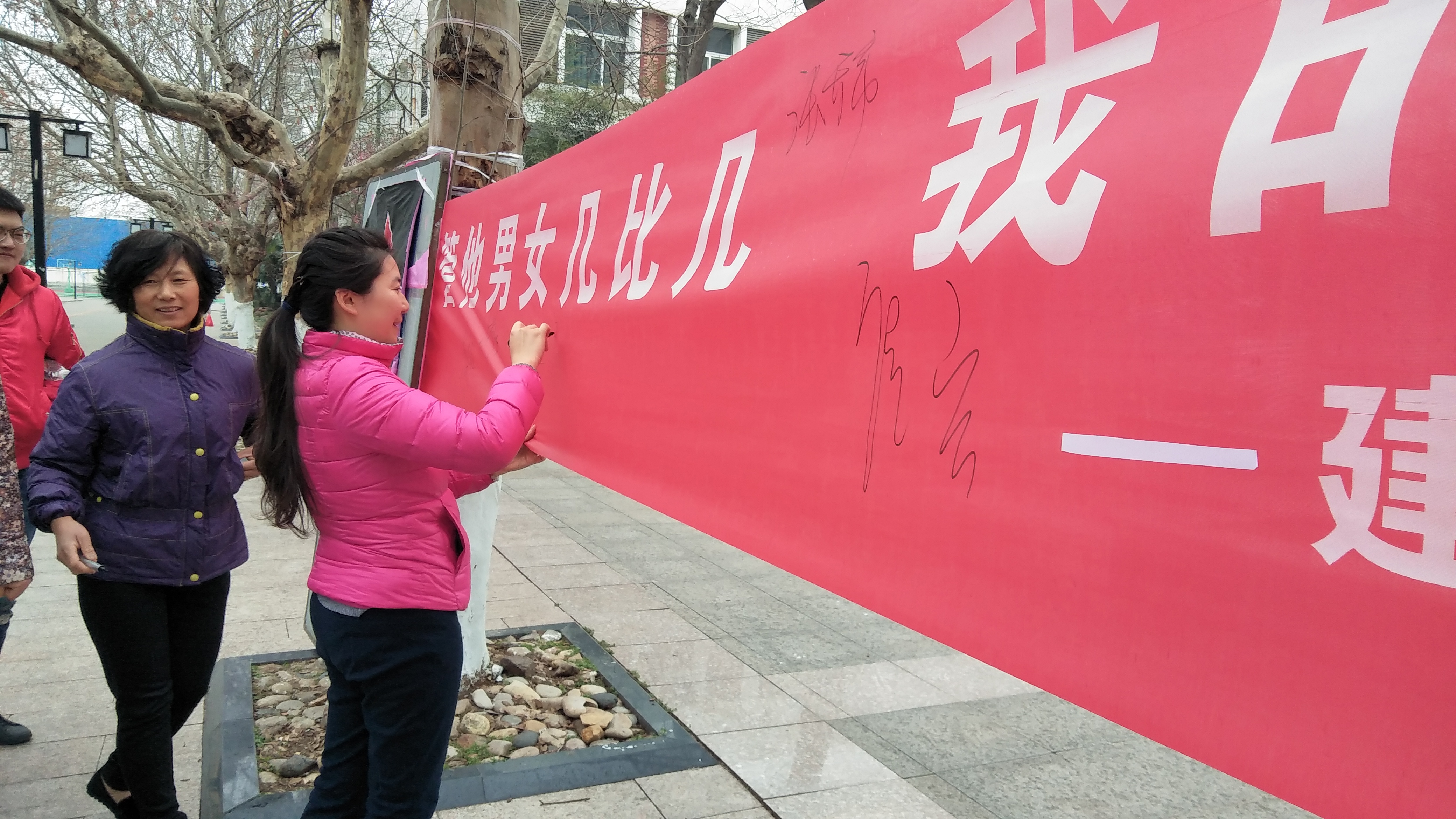 日出水了啊快点使劲动态图