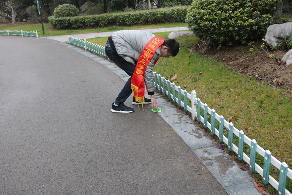 日出水了啊快点使劲动态图