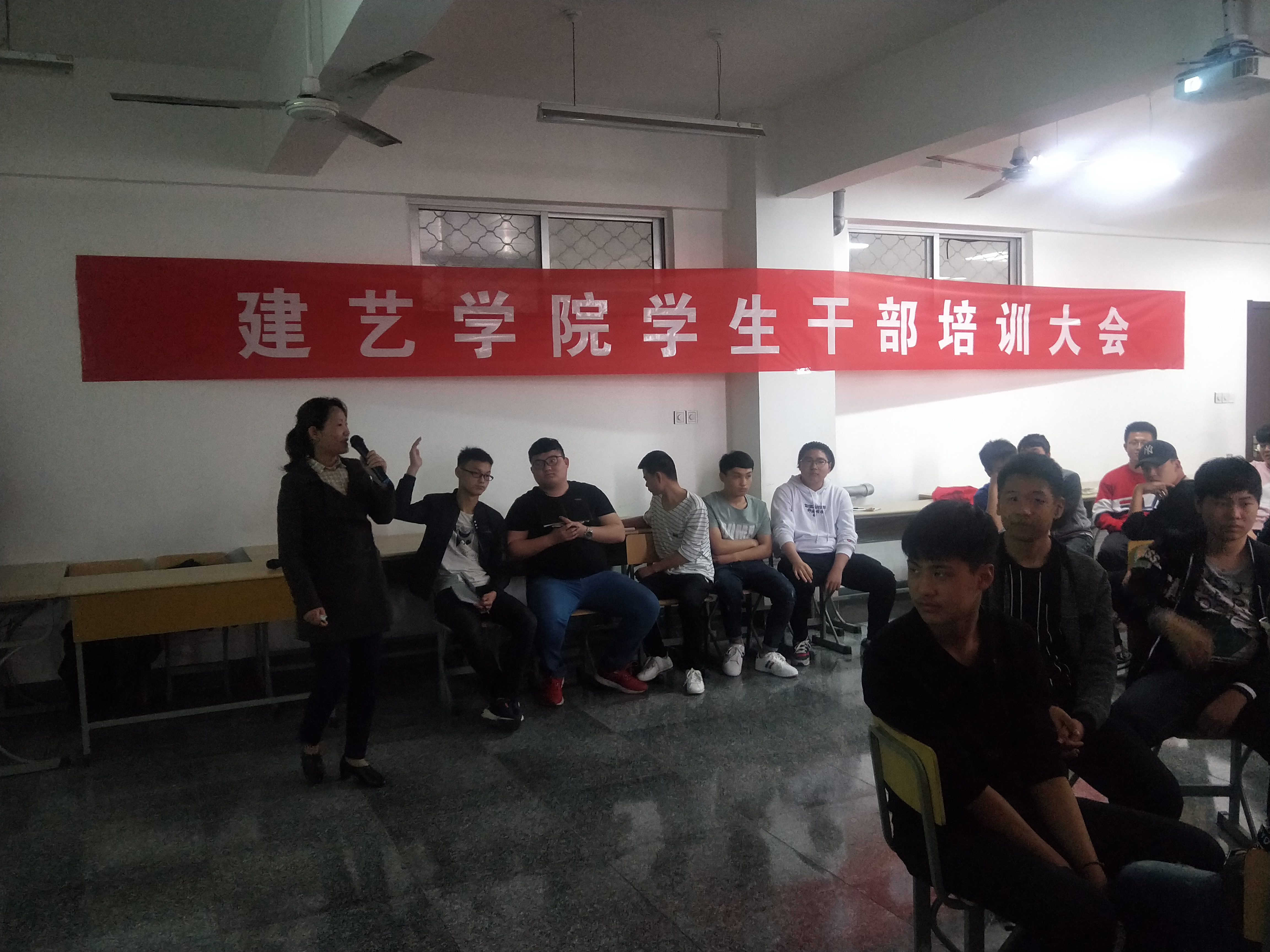 日出水了啊快点使劲动态图