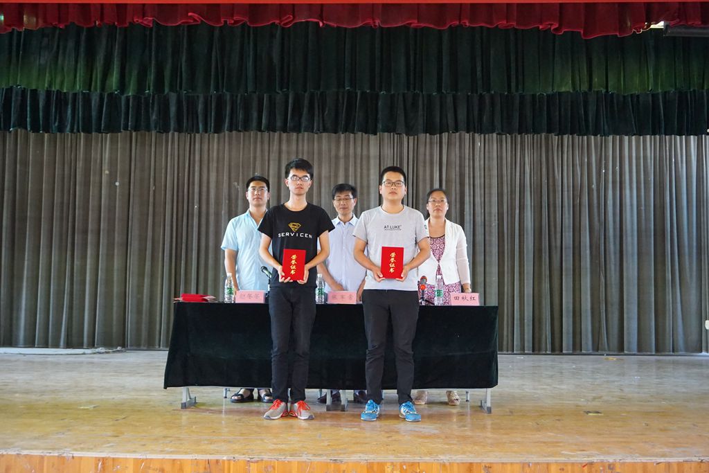 日出水了啊快点使劲动态图