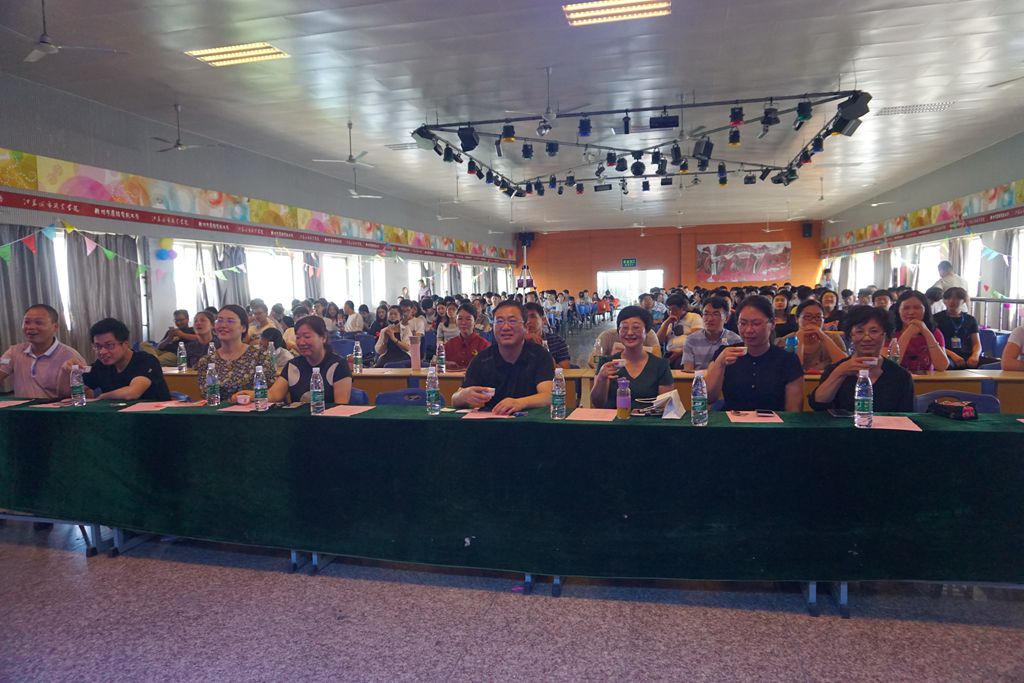 日出水了啊快点使劲动态图