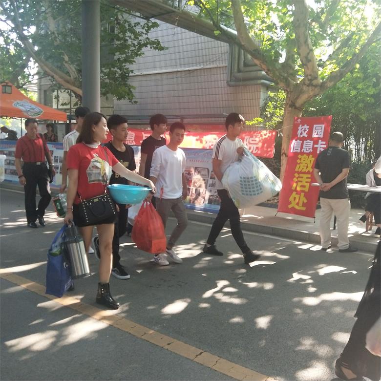 日出水了啊快点使劲动态图