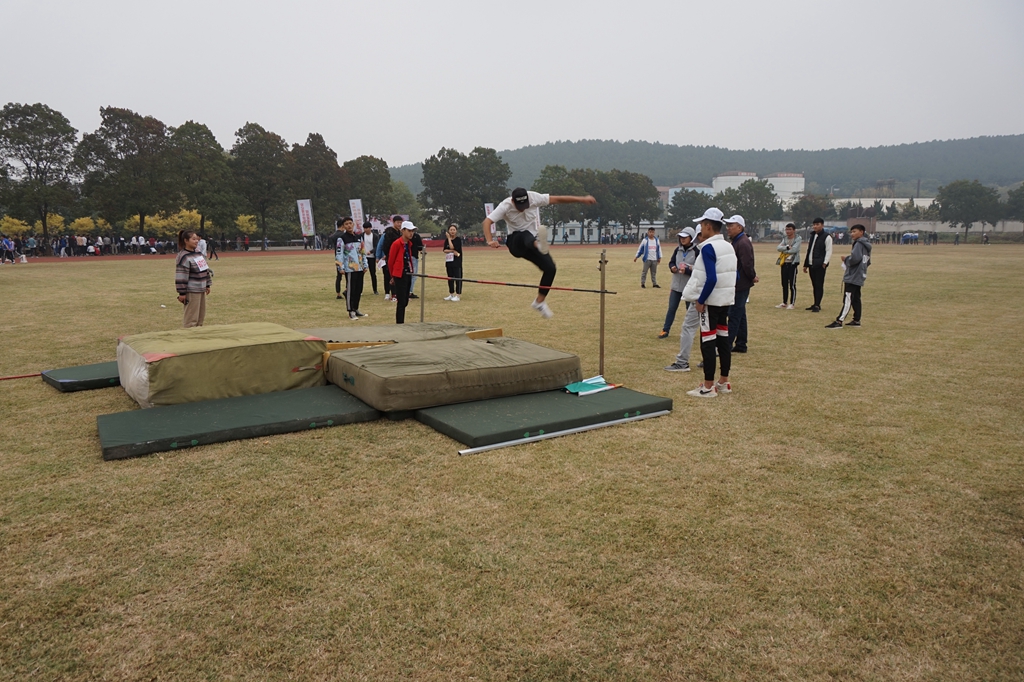 日出水了啊快点使劲动态图