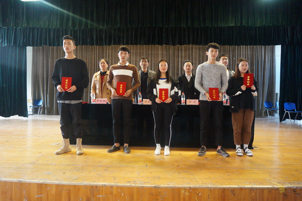 日出水了啊快点使劲动态图