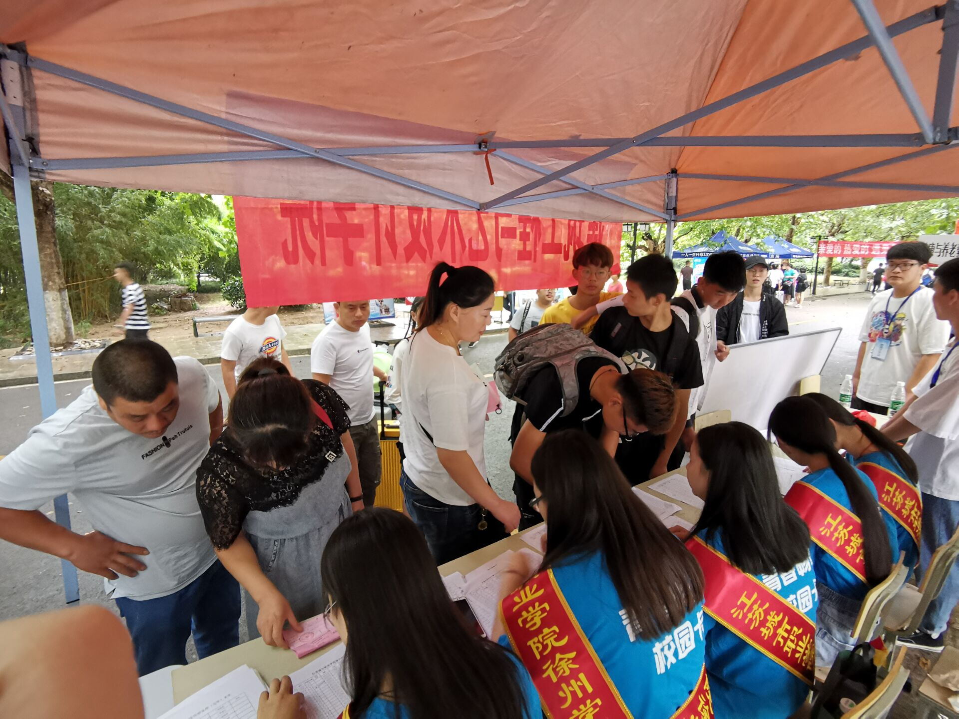 日出水了啊快点使劲动态图