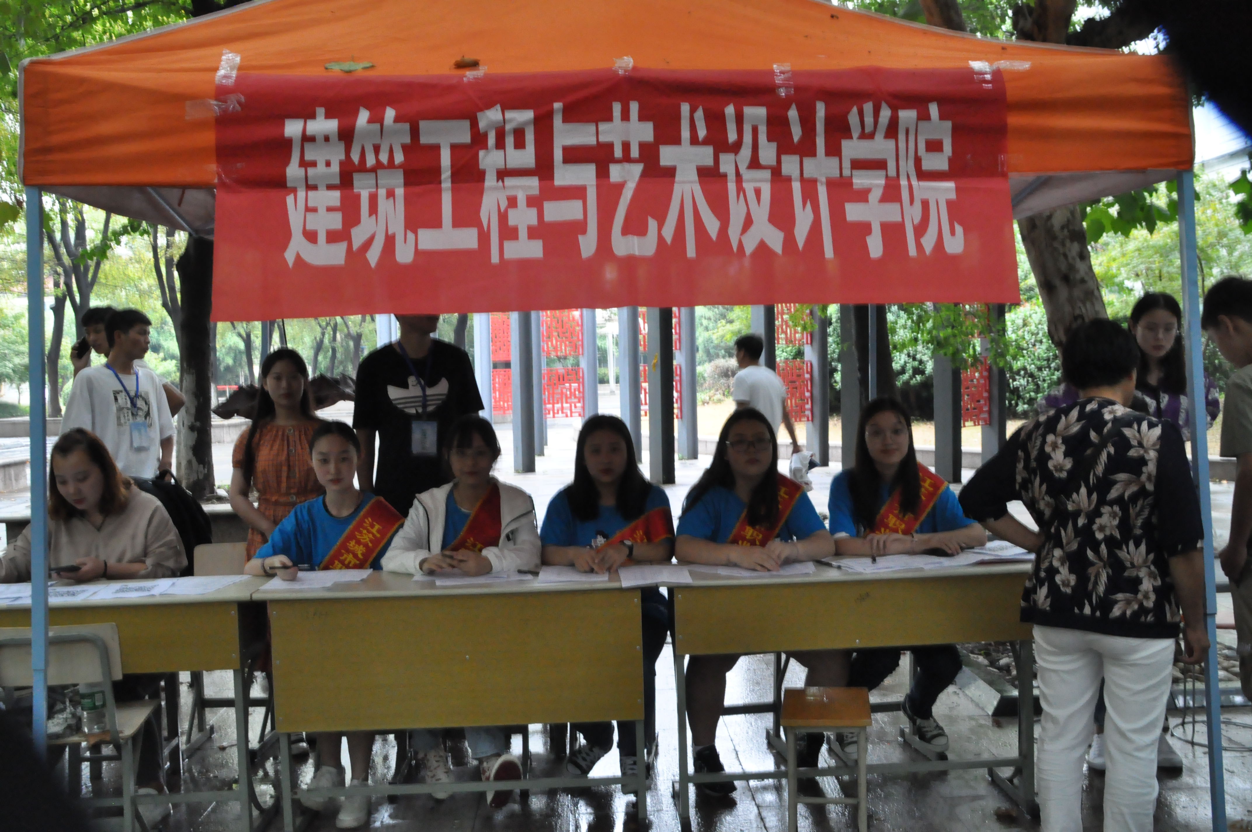 日出水了啊快点使劲动态图