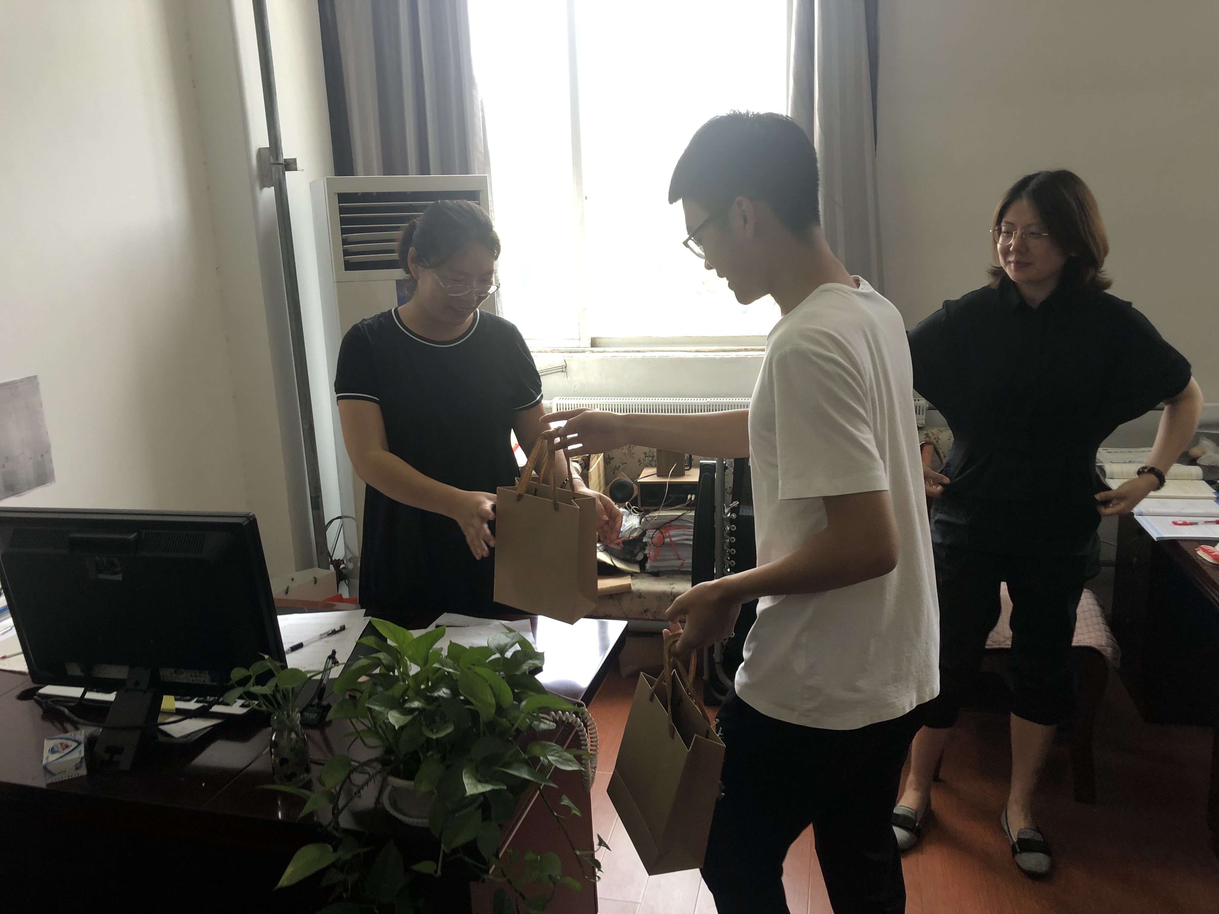 日出水了啊快点使劲动态图