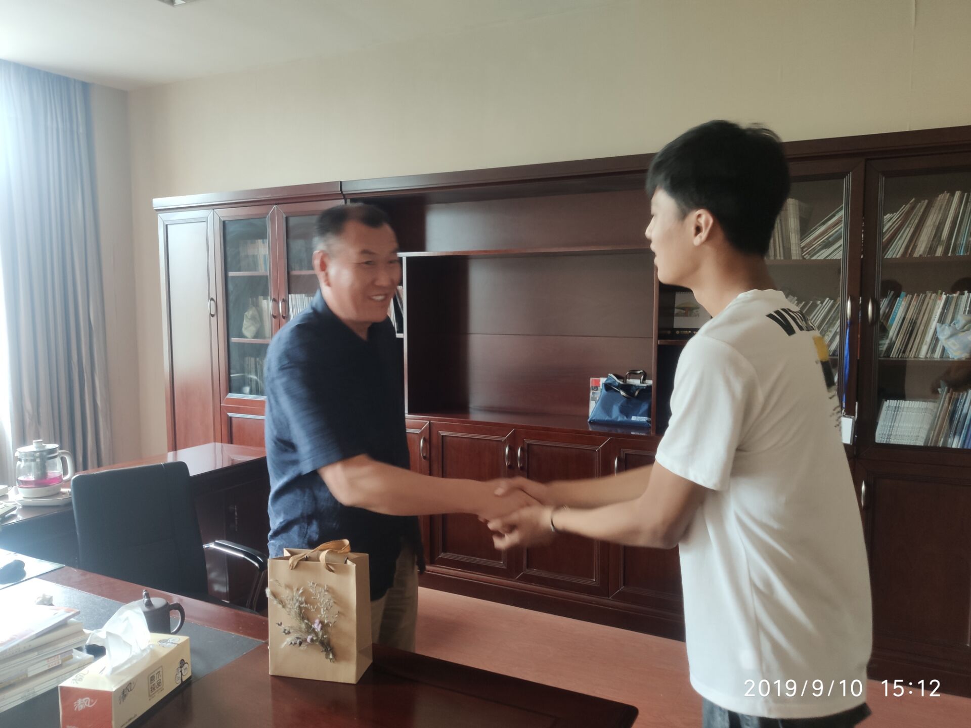 日出水了啊快点使劲动态图