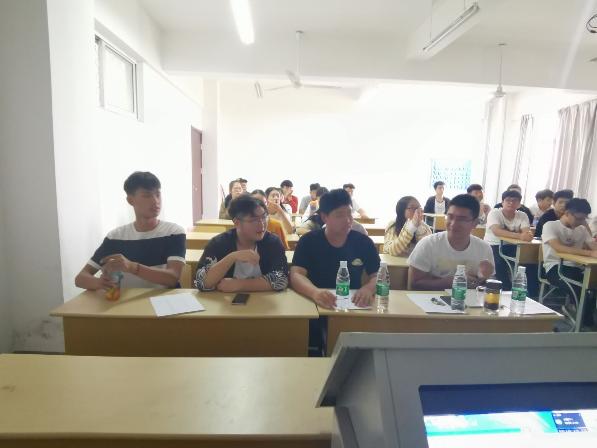 日出水了啊快点使劲动态图