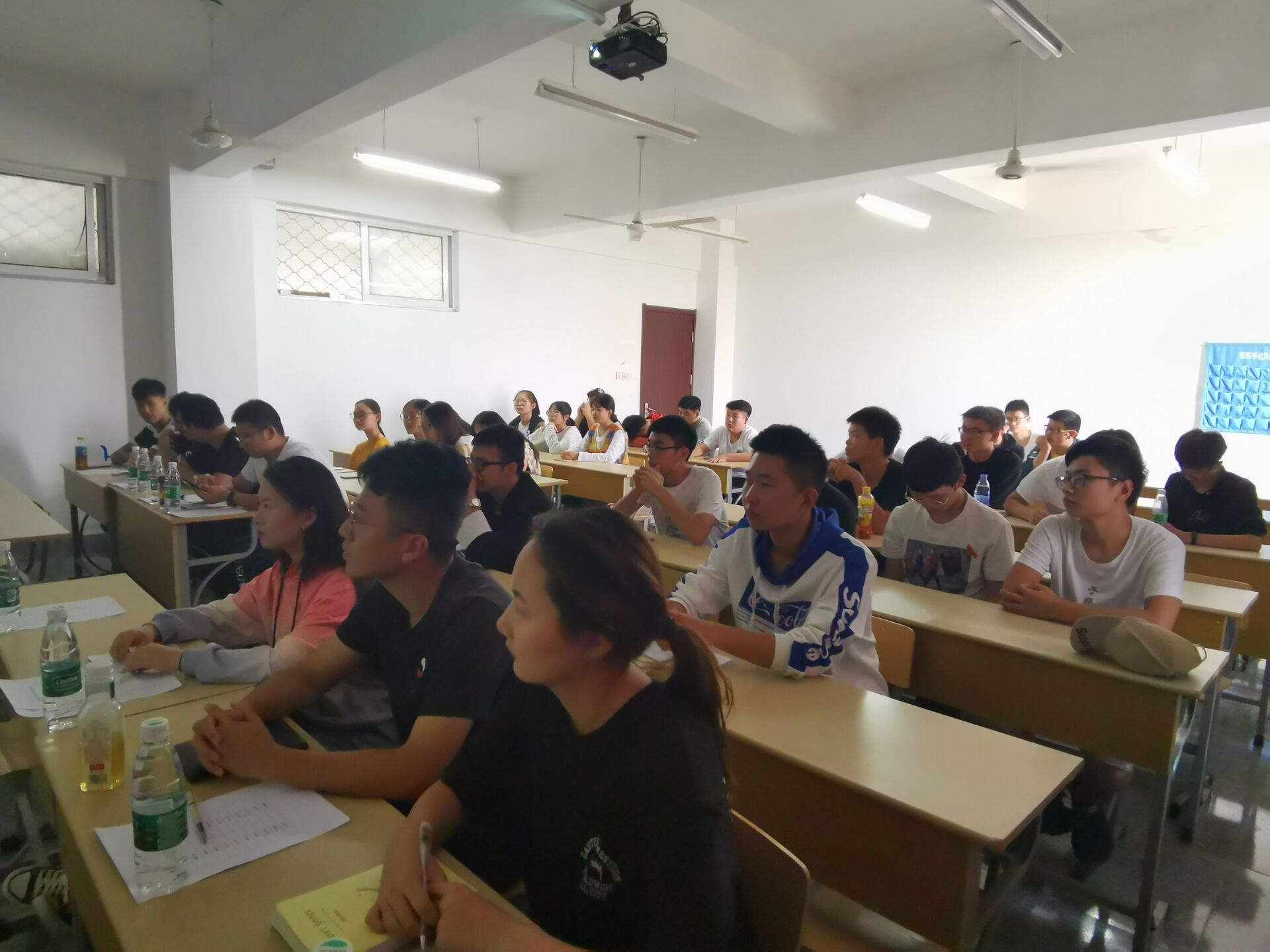 日出水了啊快点使劲动态图