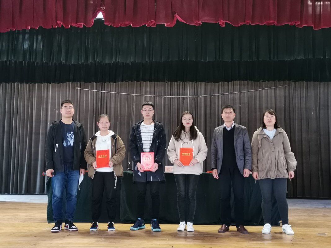 日出水了啊快点使劲动态图