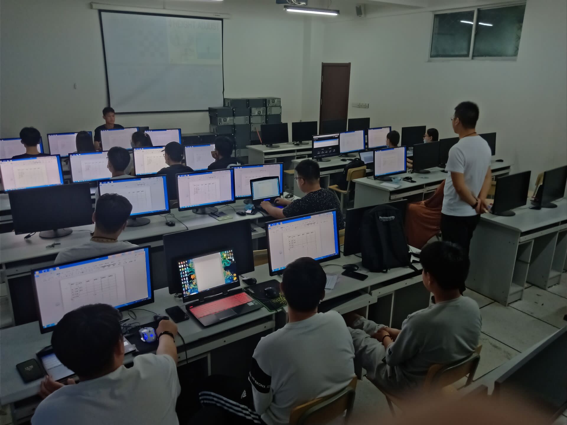 日出水了啊快点使劲动态图