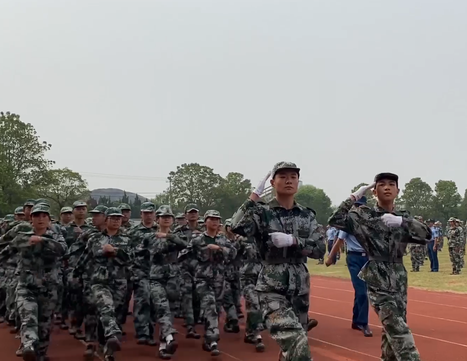 日出水了啊快点使劲动态图