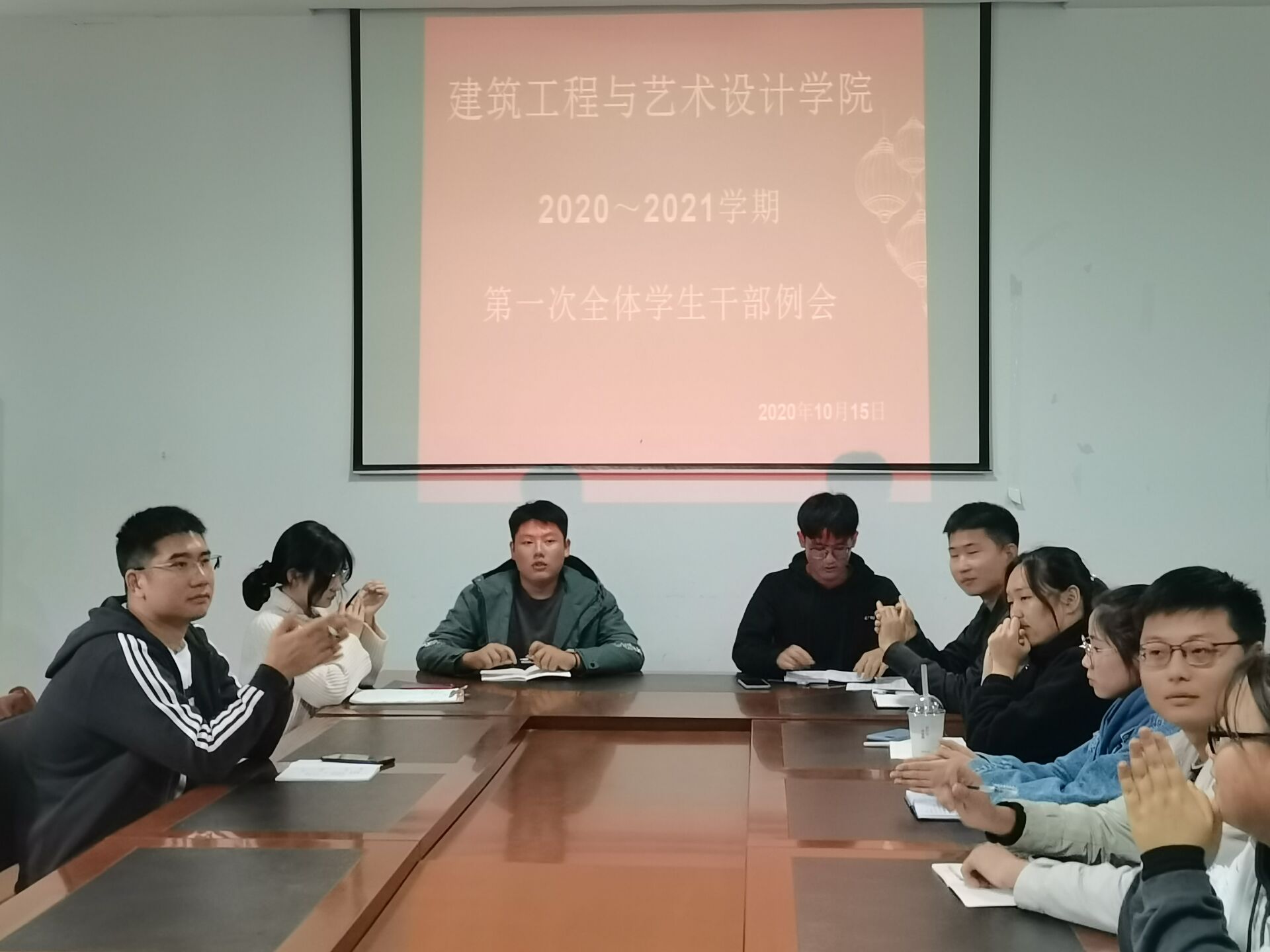 日出水了啊快点使劲动态图