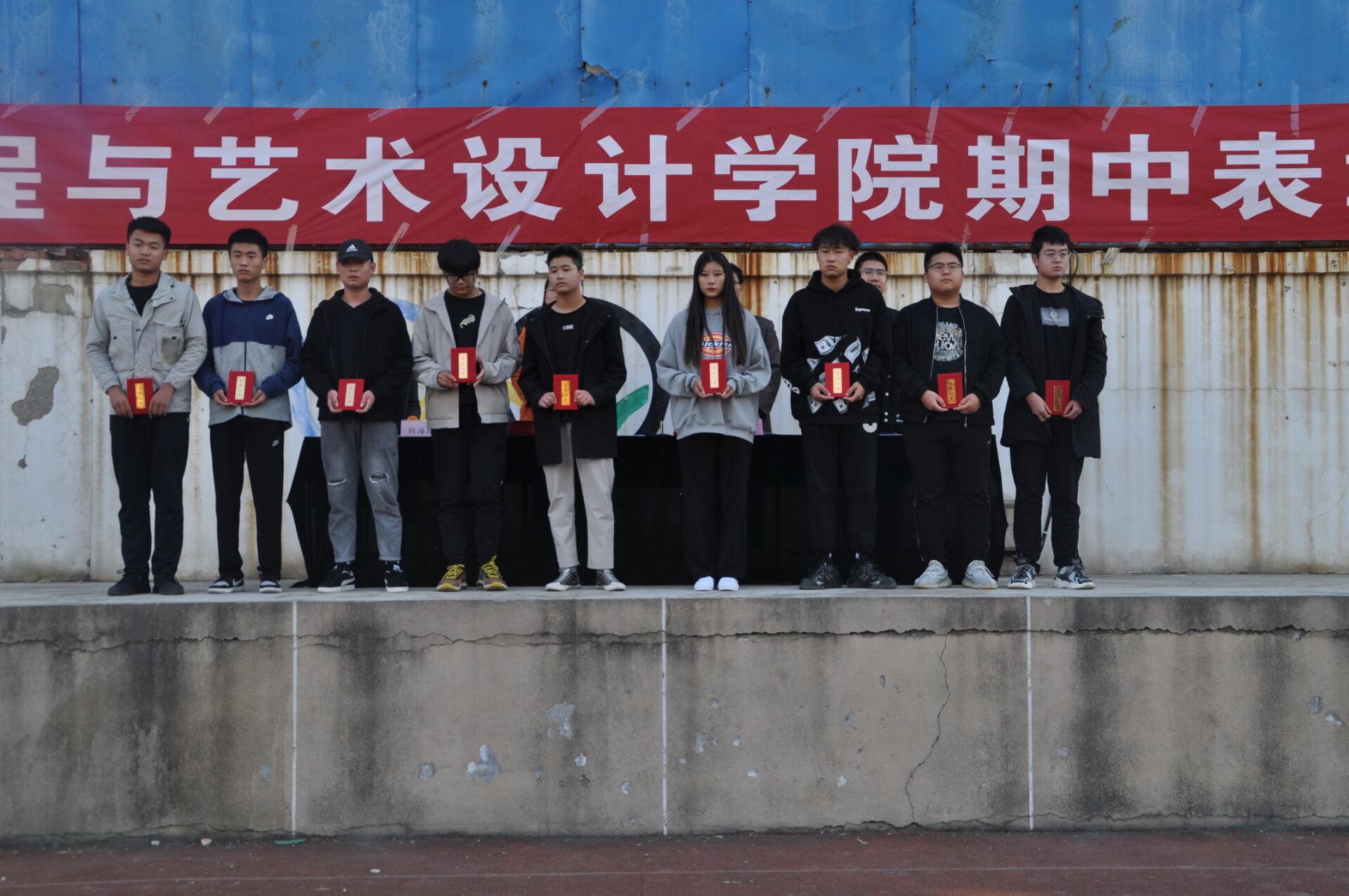 日出水了啊快点使劲动态图