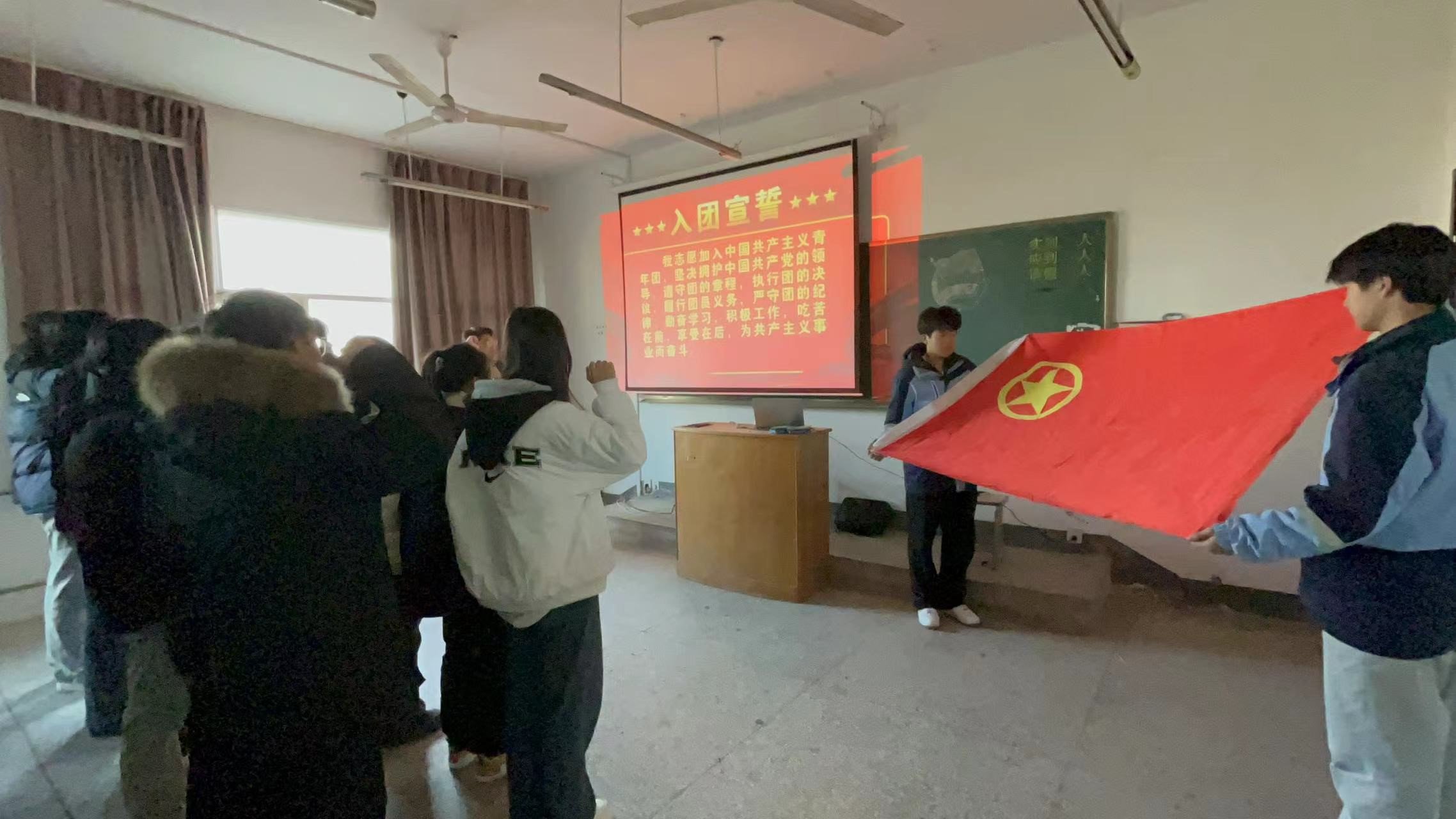 日出水了啊快点使劲动态图