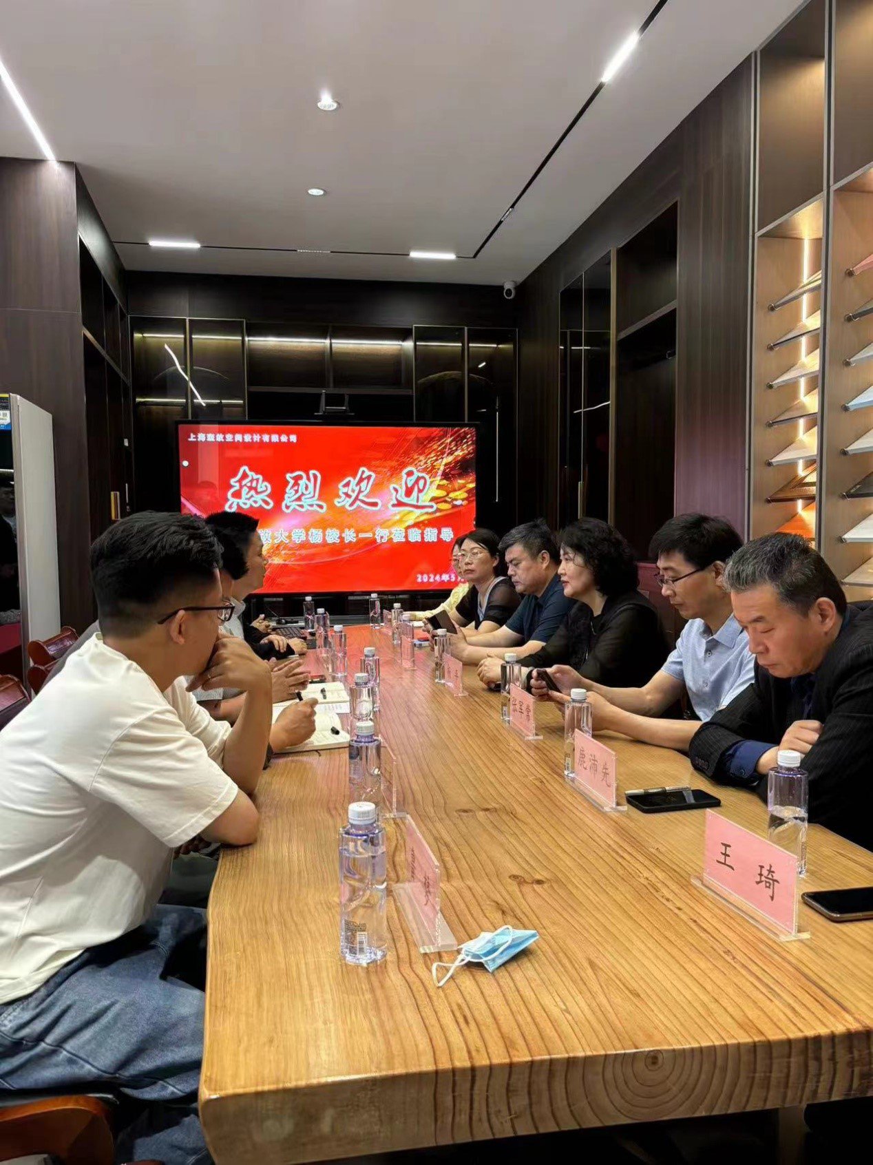 日出水了啊快点使劲动态图