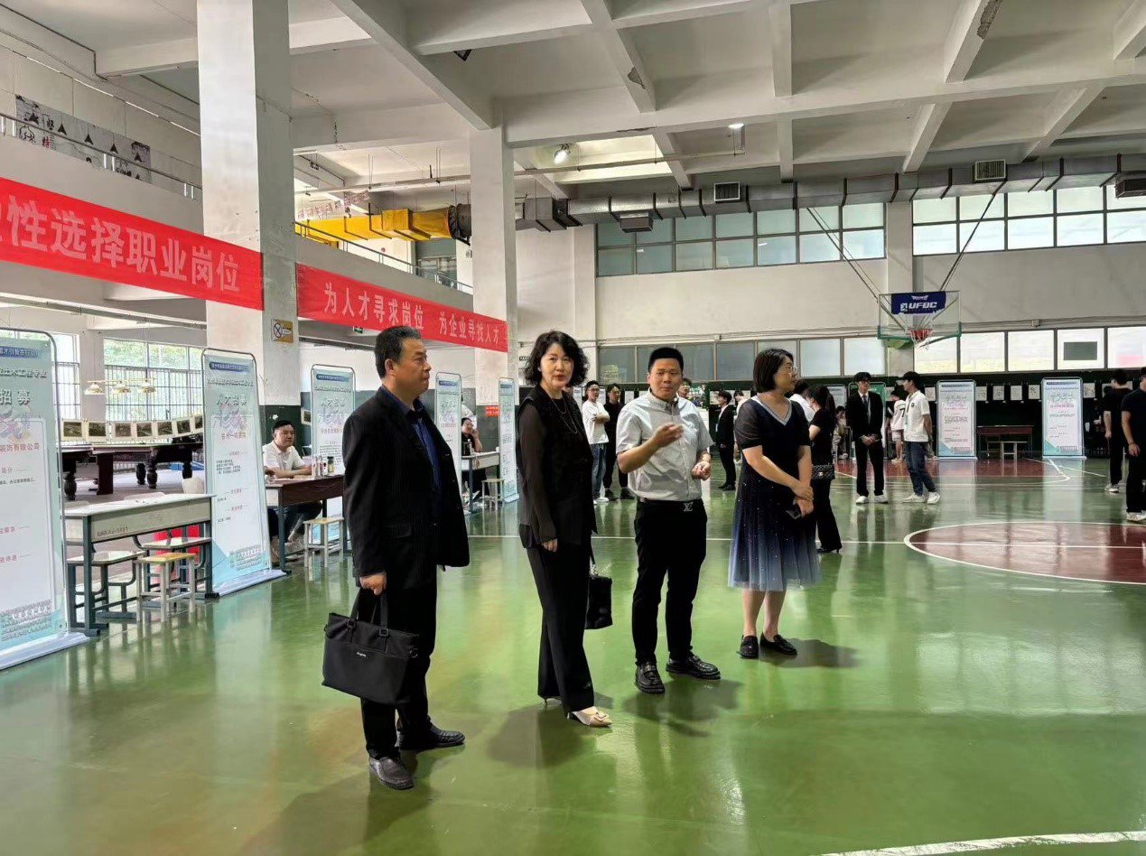 日出水了啊快点使劲动态图