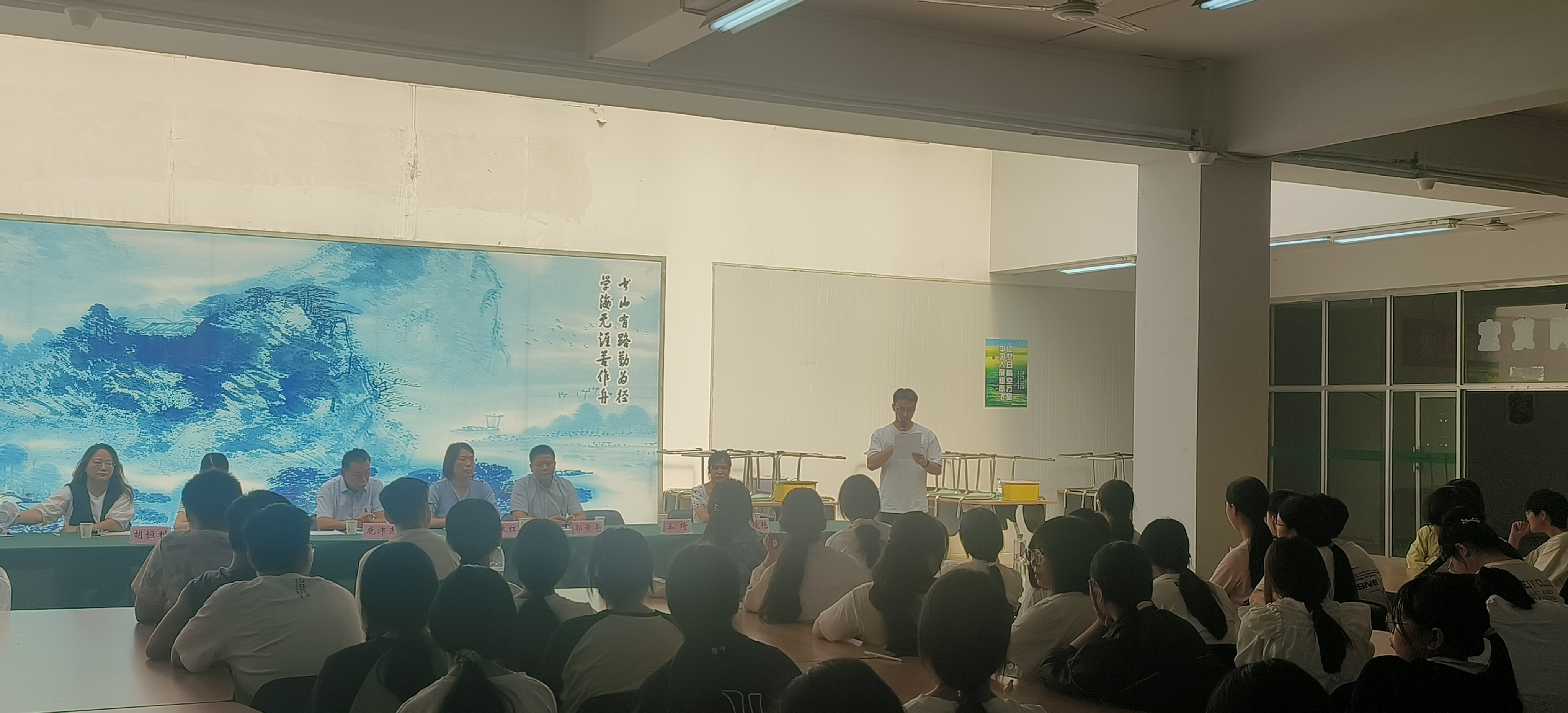 日出水了啊快点使劲动态图