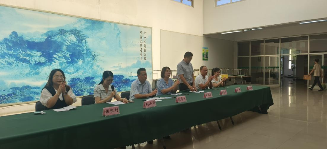 日出水了啊快点使劲动态图