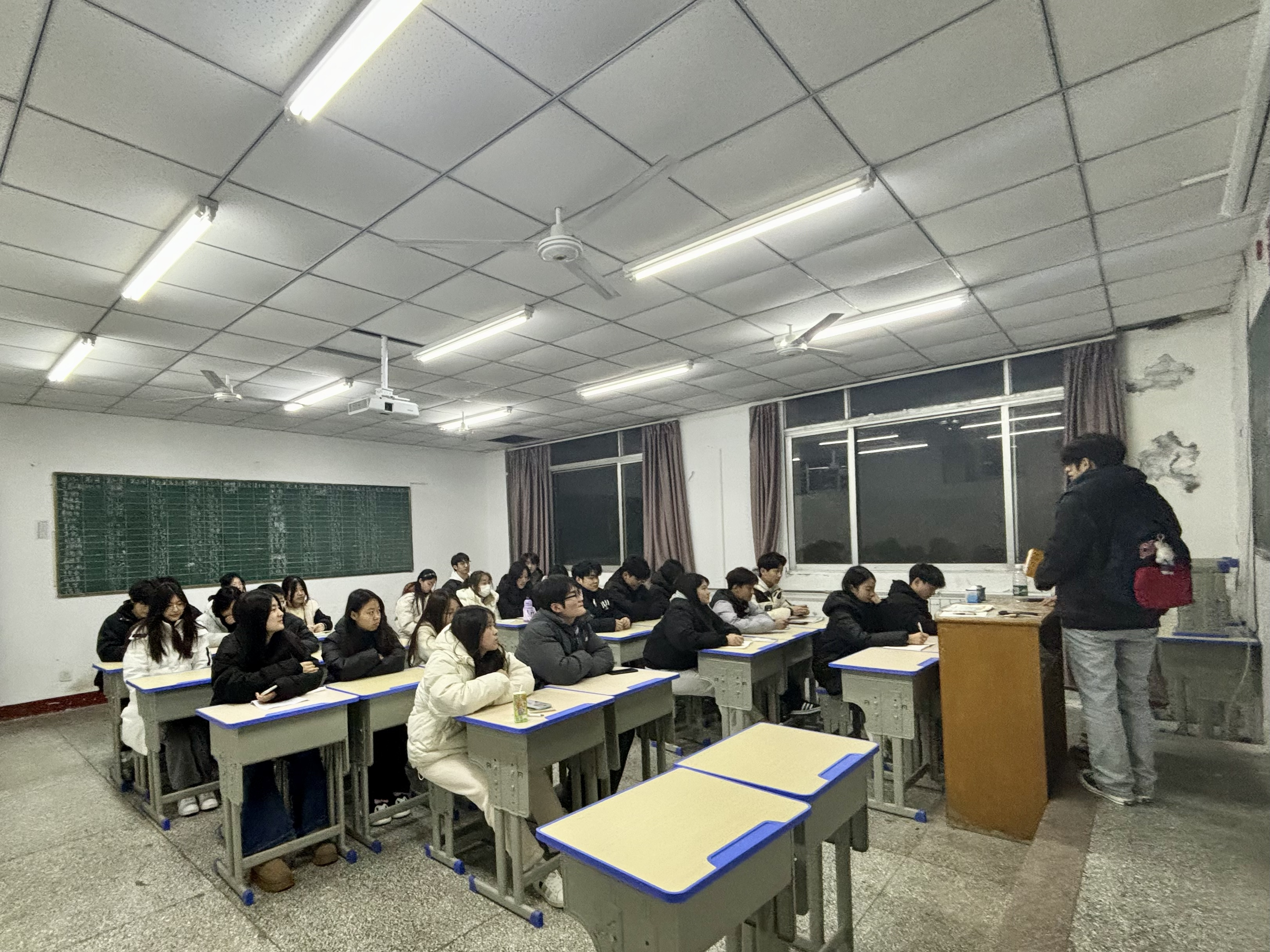 日出水了啊快点使劲动态图