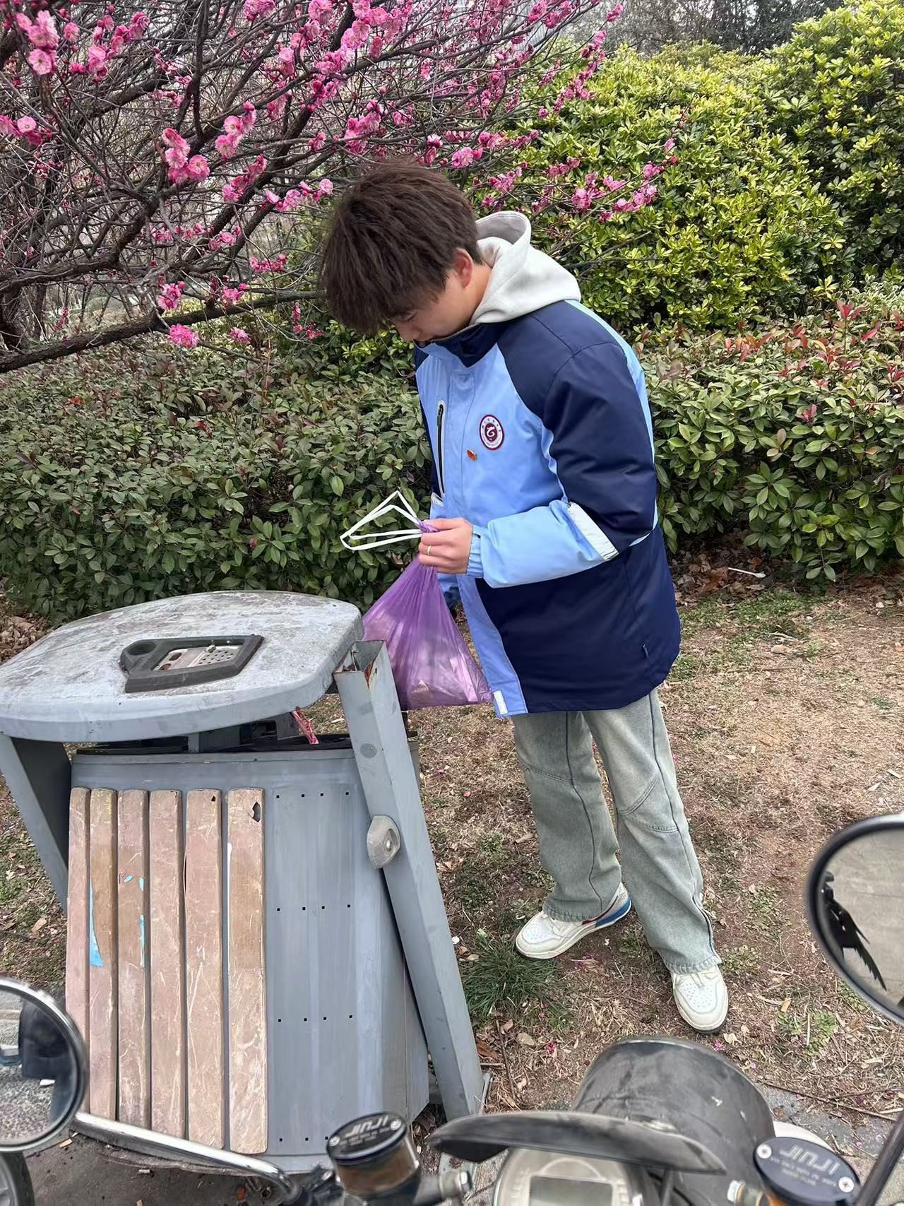 日出水了啊快点使劲动态图