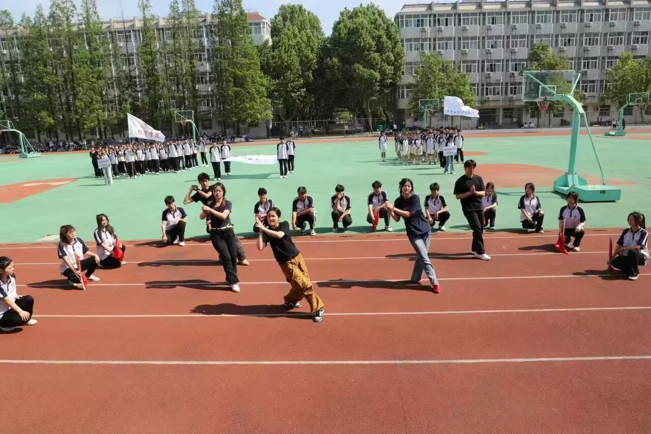 日出水了啊快点使劲动态图