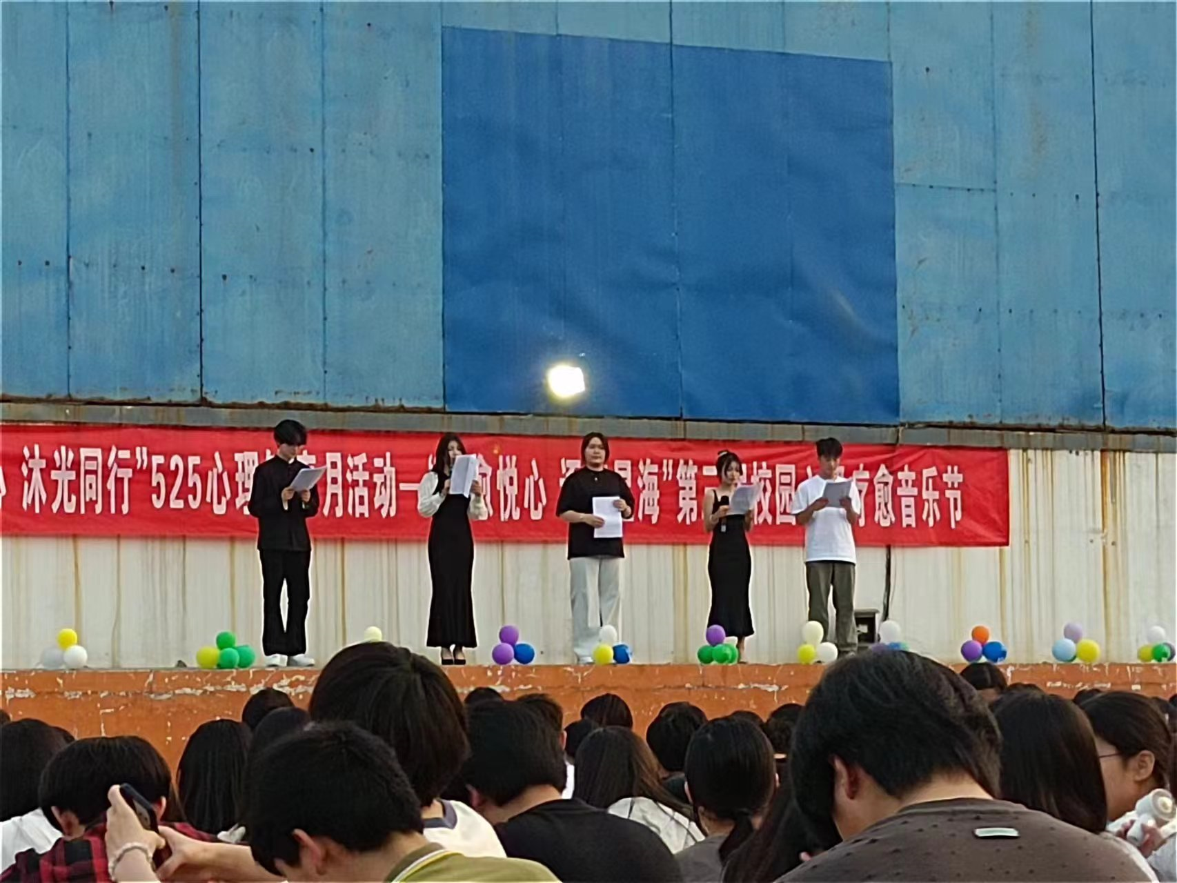 日出水了啊快点使劲动态图