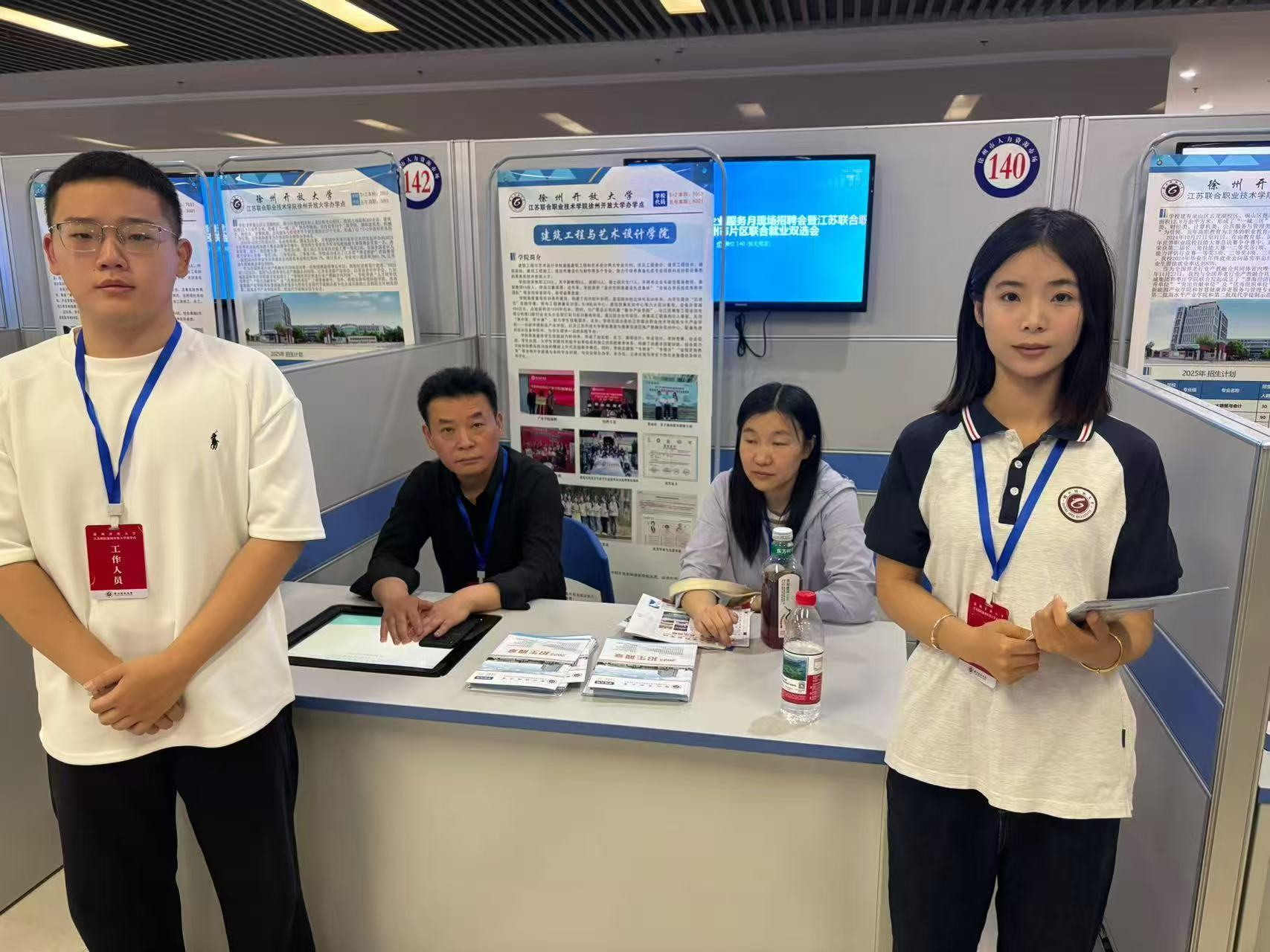 日出水了啊快点使劲动态图