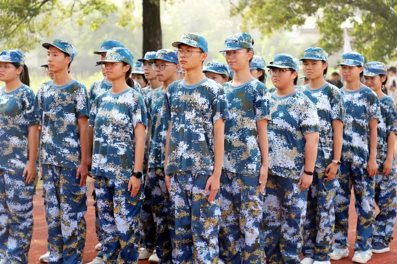 日出水了啊快点使劲动态图