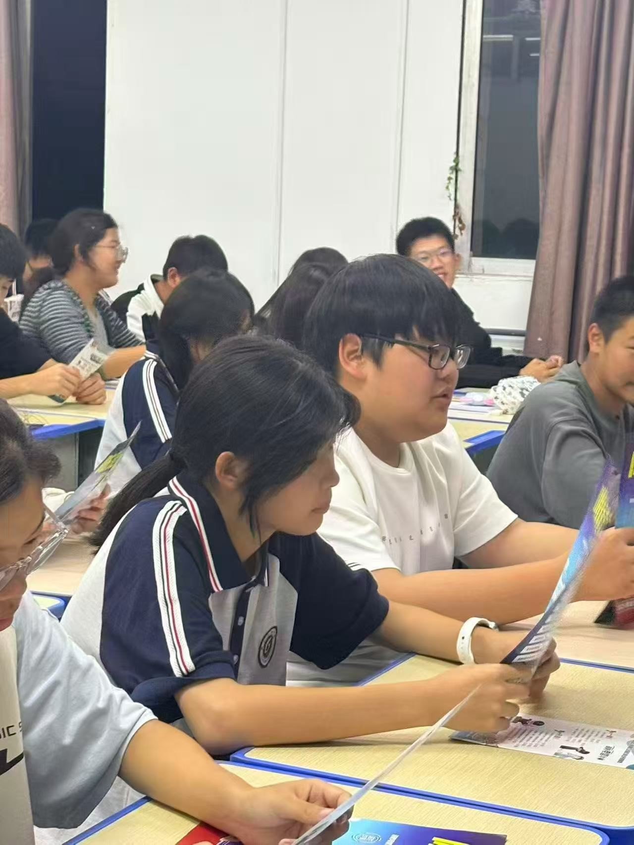 日出水了啊快点使劲动态图