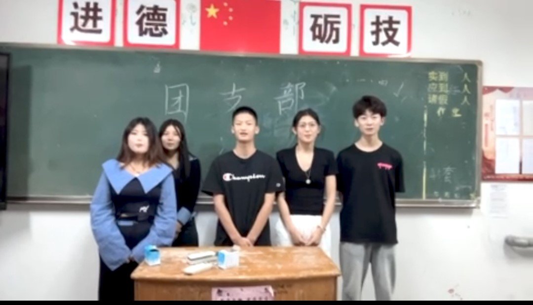 日出水了啊快点使劲动态图