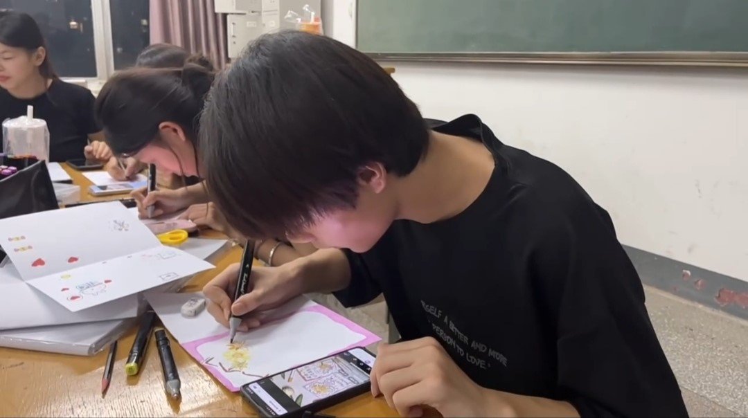 日出水了啊快点使劲动态图