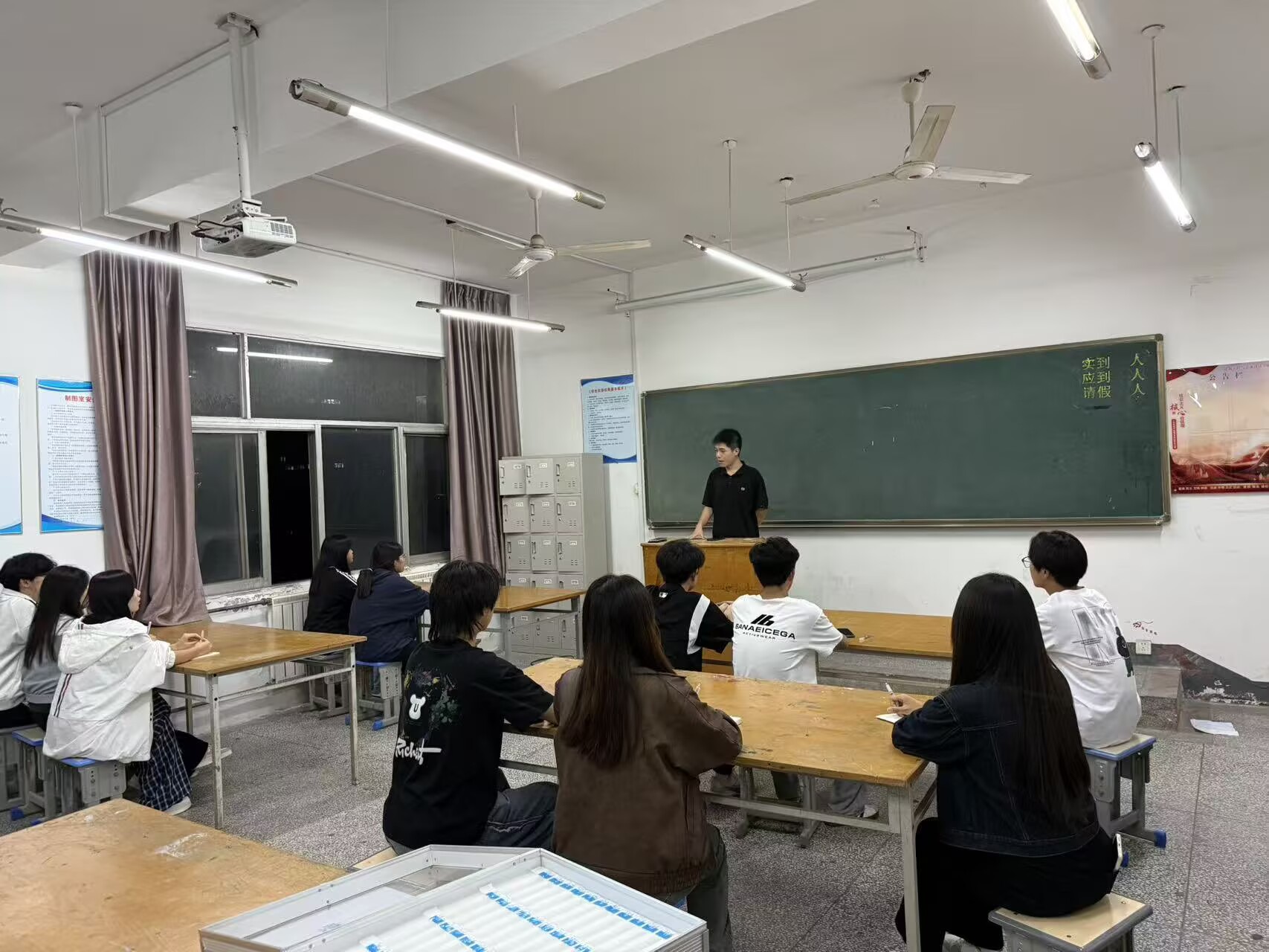 日出水了啊快点使劲动态图