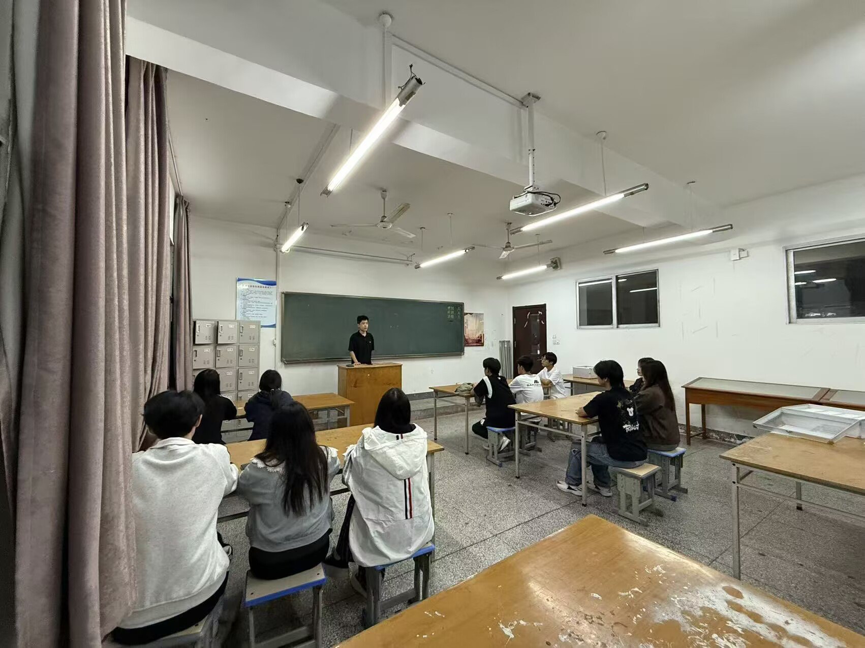 日出水了啊快点使劲动态图