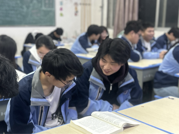 日出水了啊快点使劲动态图