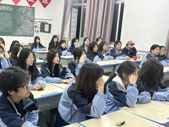 日出水了啊快点使劲动态图