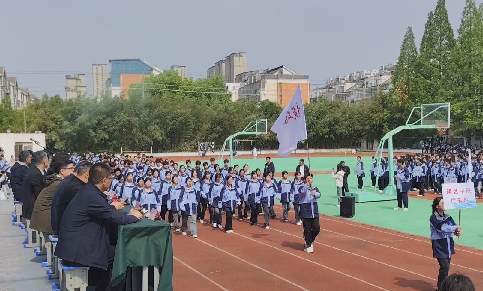 日出水了啊快点使劲动态图