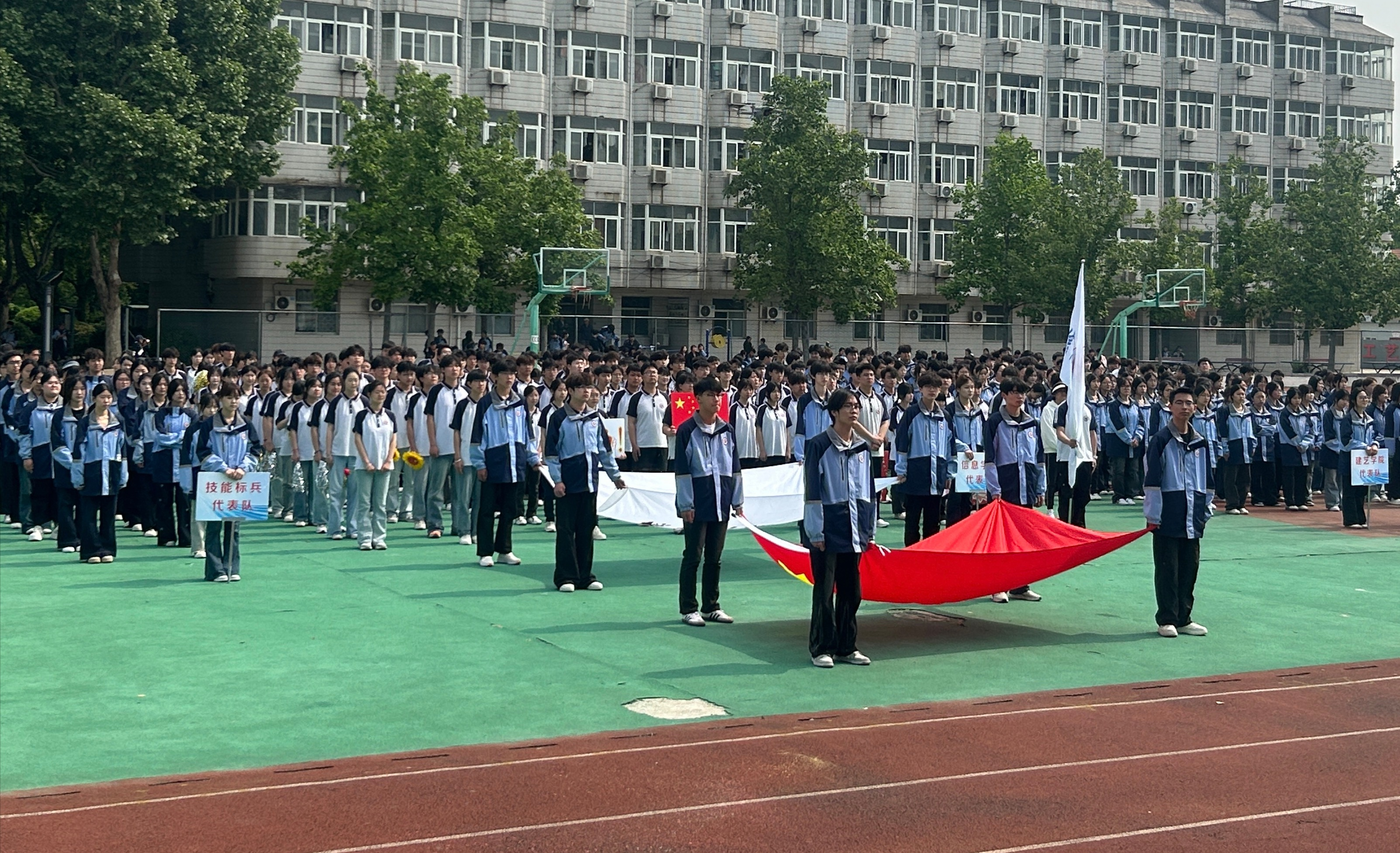 日出水了啊快点使劲动态图