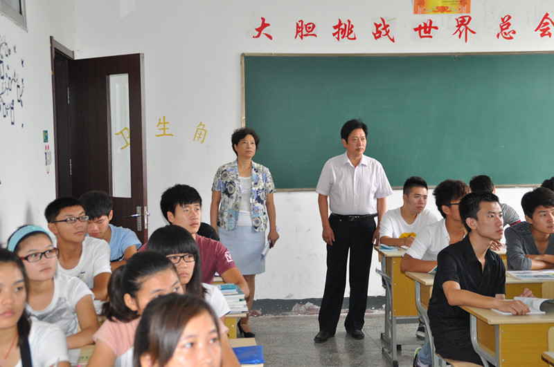 日出水了啊快点使劲动态图